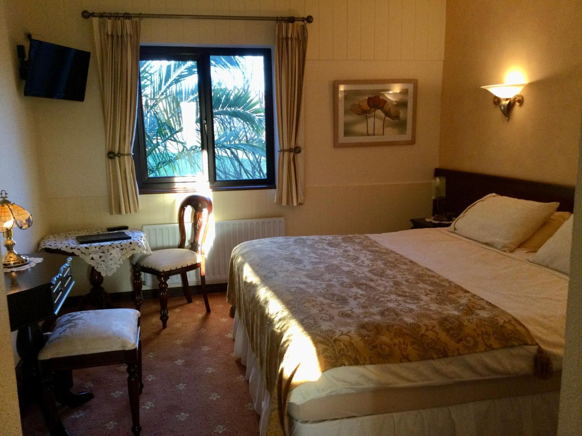 Corthna Lodge Schull Esterno foto