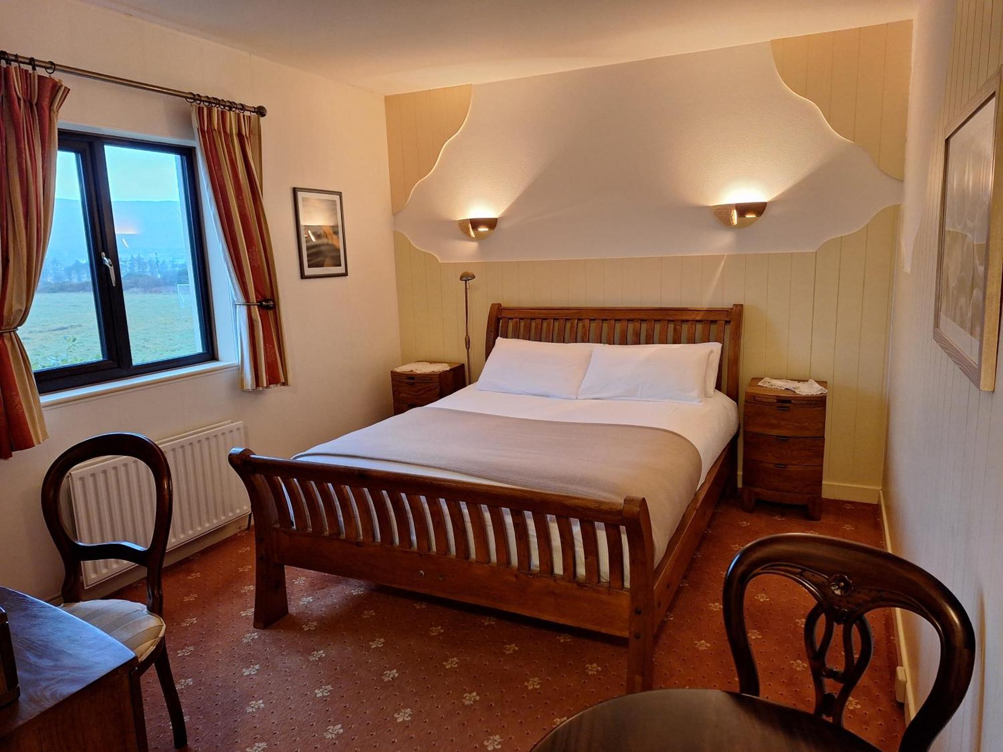 Corthna Lodge Schull Esterno foto