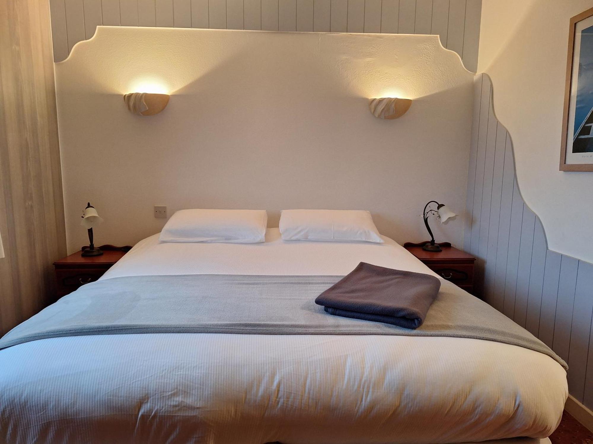 Corthna Lodge Schull Esterno foto